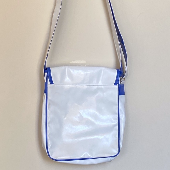 Lonsdale crossbody shoulder bag. - Picture 3 of 5